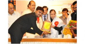 Rushi Dave receiving award from former India's president Mrs. Pratibha Patil